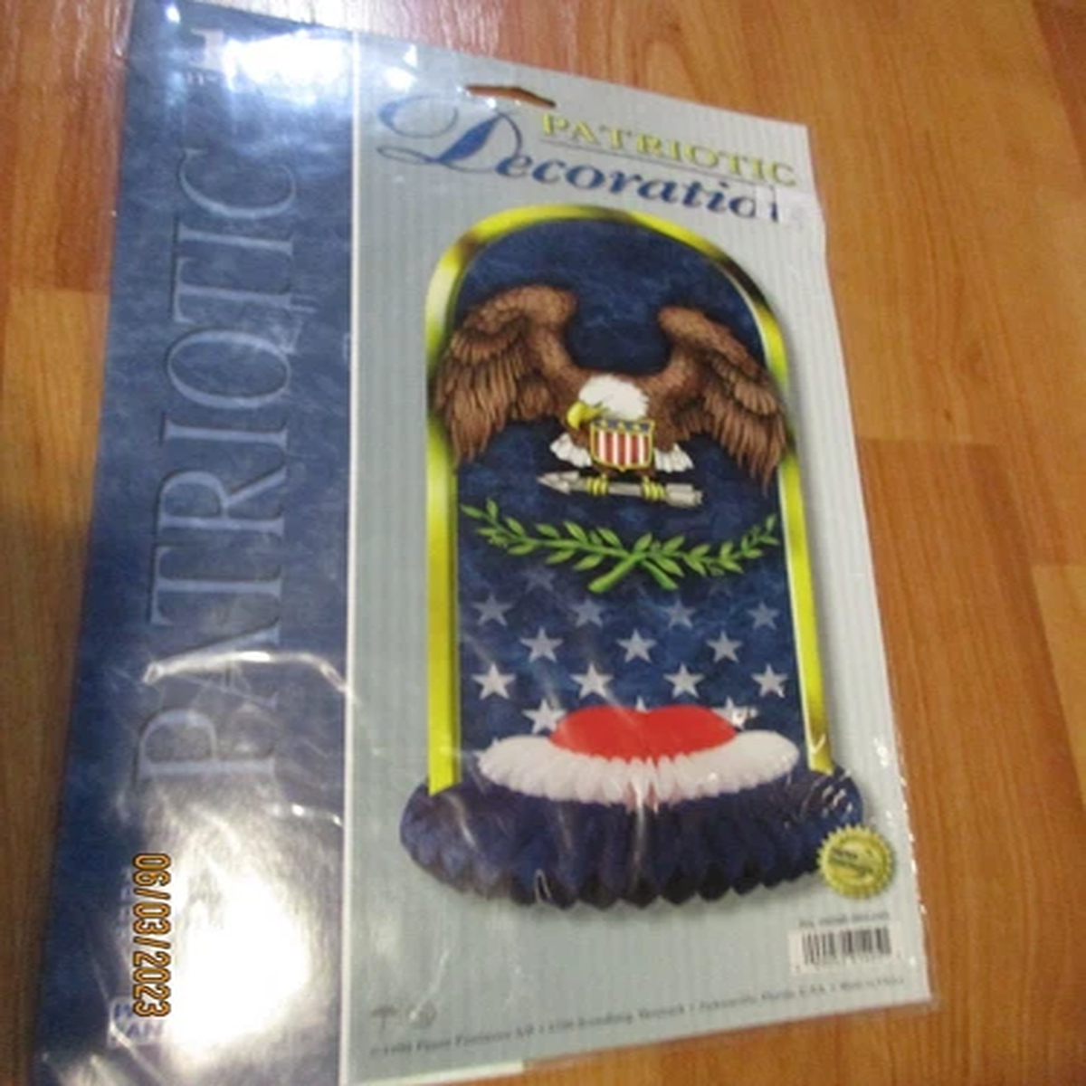 11" Eagle Patriotic Honeycomb Decoration 1999 Paper Fantasies NOS