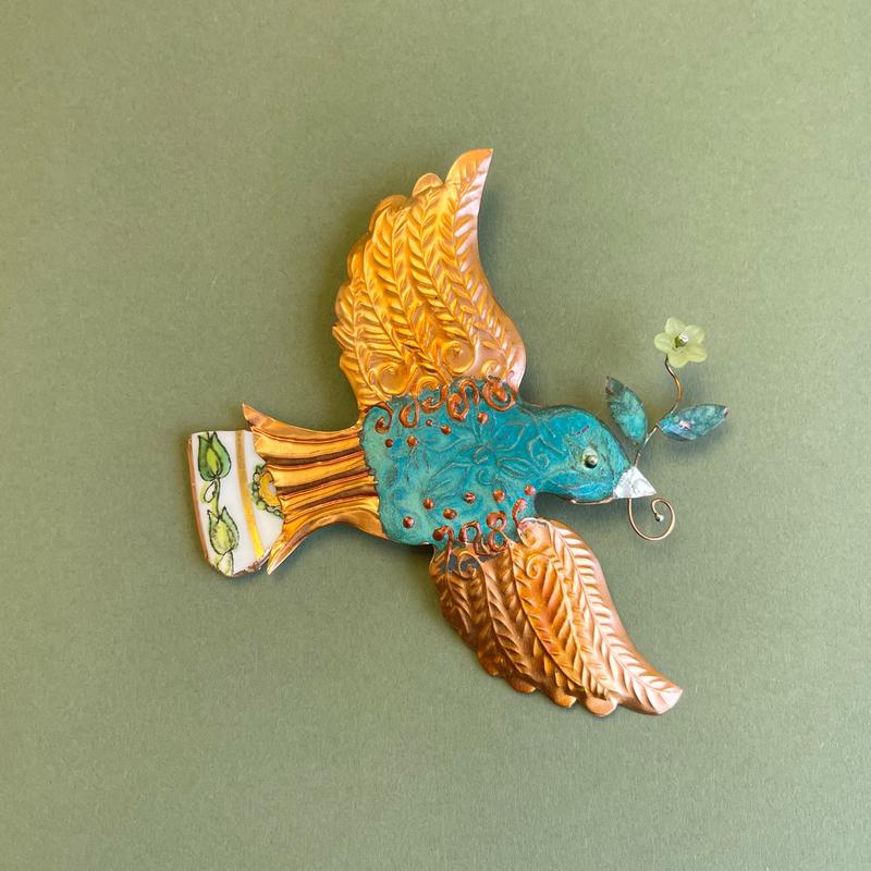 Flying wall bird (medium)