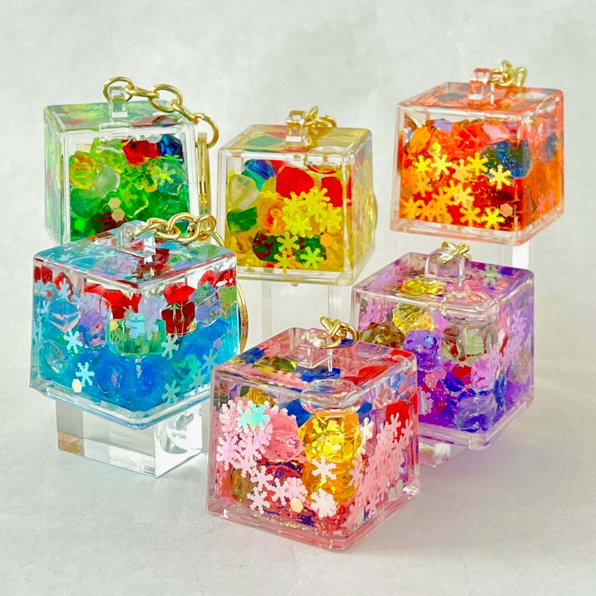 COLOR CUBE FLOATY KEYCHAIN