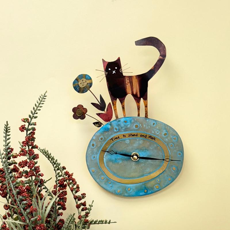 Clock with cat