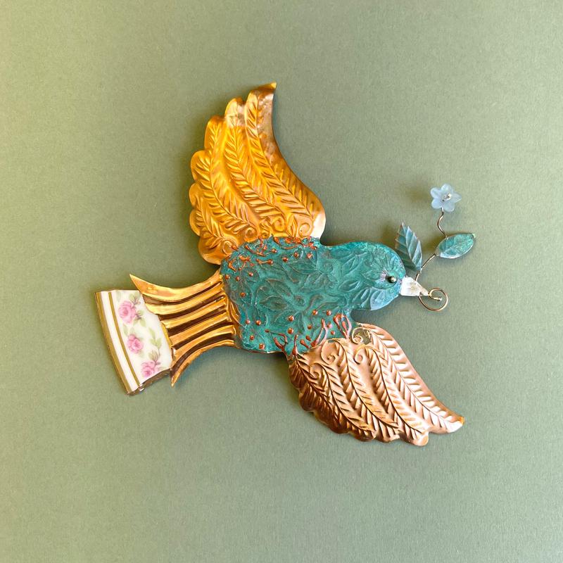 Flying wall bird (large)